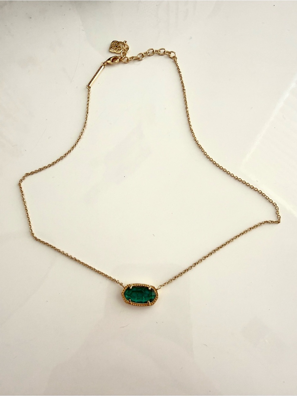 Kendra Scott Elisa Gold Pendant Necklace in London Blue Glass - Picture 2 of 3